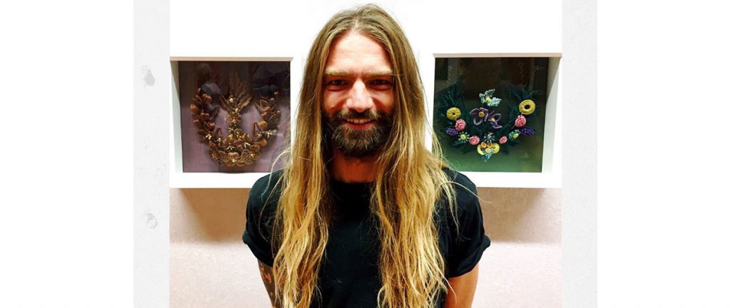 2009 erstes Hall of Fame Mitglied in Österreich, mehrfacher Hairdressing Award Gewinner und einzigartiger Haarkünstler, jetzt präsentiert Alexander Moser eine neue Kollektion